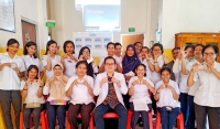 Tenaga Kesehatan UPT Puskesmas Oebobo bersama dr. Andree Hartantato, Sp. OG